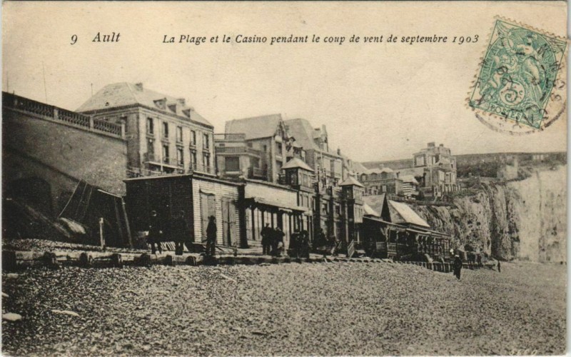Carte postale ancienne Ault La Plage et le Casino à Ault