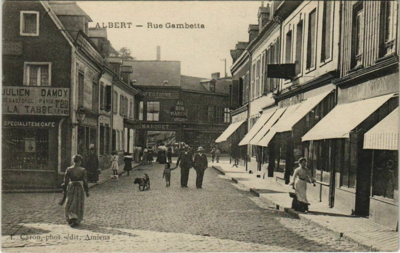 Carte postale ancienne Albert Rue Gambetta à Albert