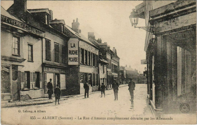 Carte postale ancienne Albert Rue d'Amiens à Albert