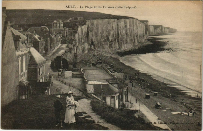 Carte postale ancienne Ault La Plage et les Falaises à Ault