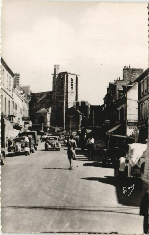 Carte postale ancienne Ault Grande Rue et Eglise à Ault