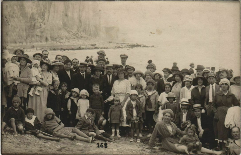 Carte postale ancienne Carte photo Ault Groupe sur la Plage à Ault