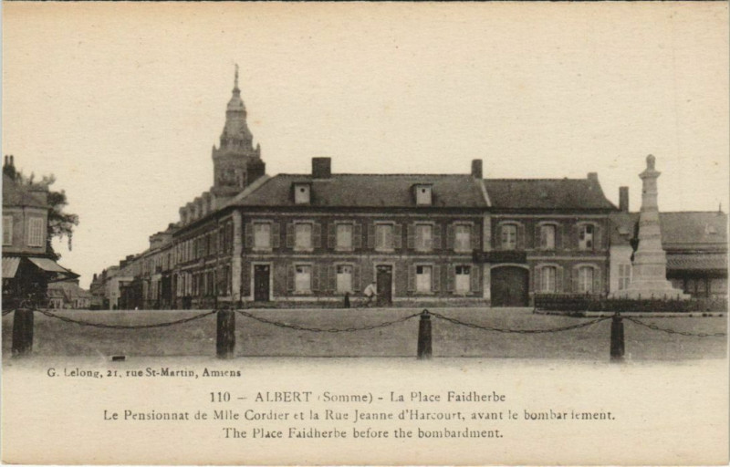 Carte postale ancienne Albert Place Faidherbe à Albert