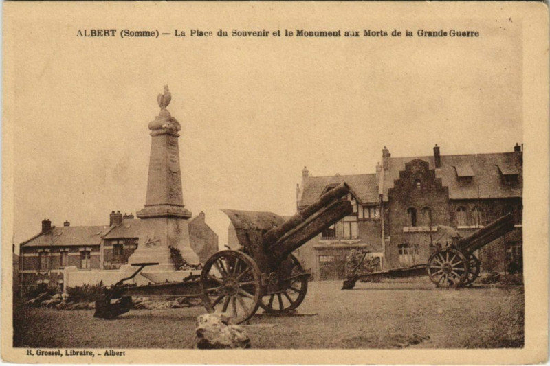 Carte postale ancienne Guerre Albert Place du Souvenir à Albert