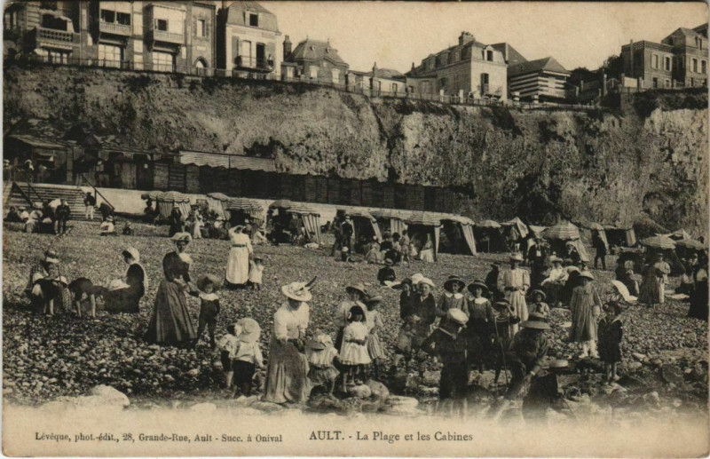 Carte postale ancienne Ault La Plage et les Cabines à Ault