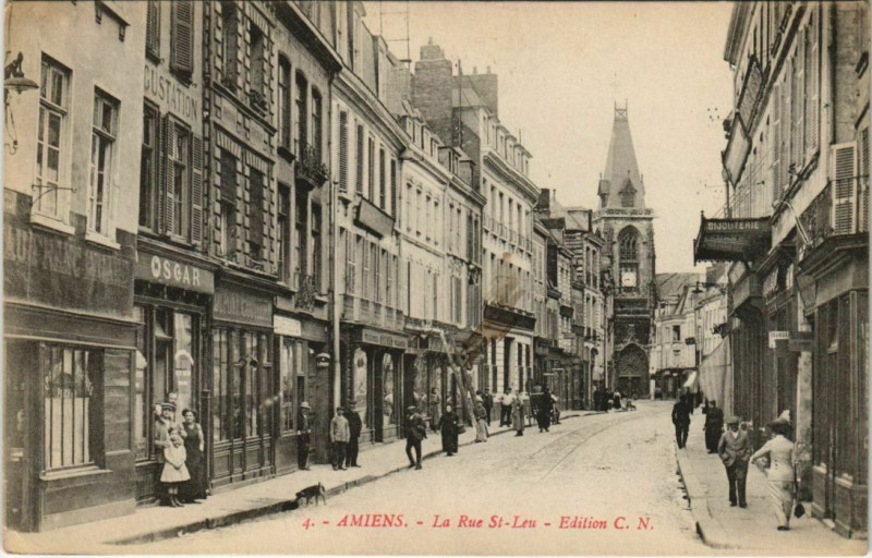 Carte postale ancienne Amiens Rue Saint-Leu à Amiens