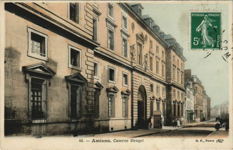 Carte postale ancienne Amiens Caserne Stengel à Amiens