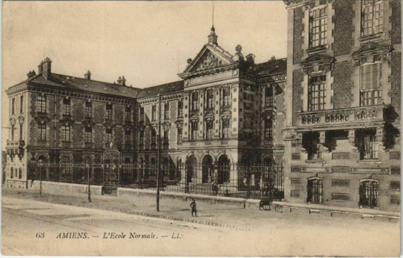 Carte postale ancienne Amiens Ecole normale à Amiens