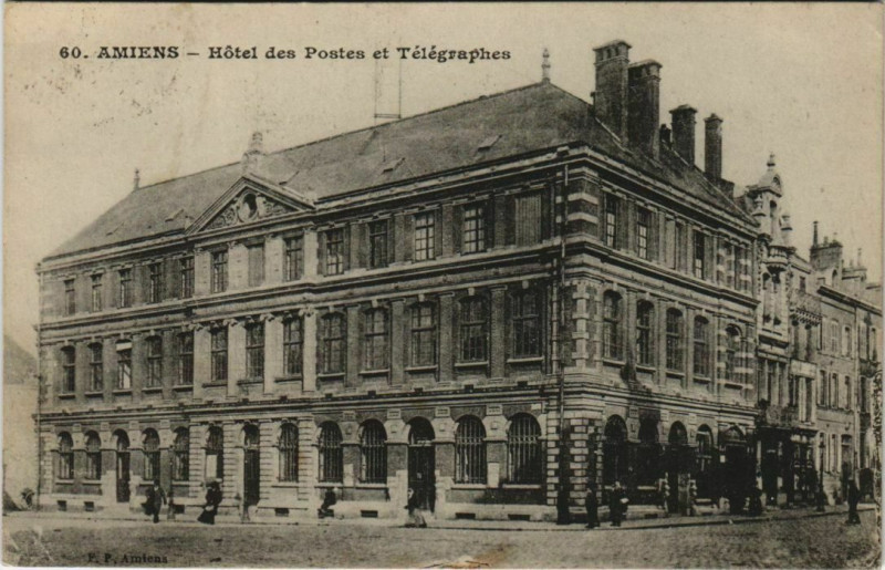 Carte postale ancienne Amiens Hotel des Postes à Amiens