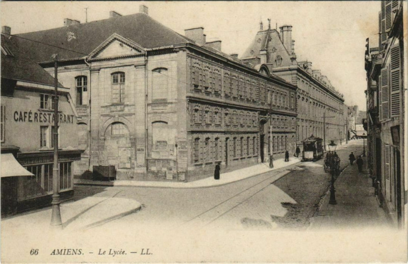 Carte postale ancienne Amiens le Lycée à Amiens