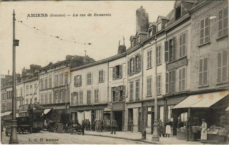 Carte postale ancienne Amiens Rue de Beauvais à Amiens