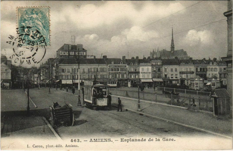 Carte postale ancienne Amiens Esplanade de la Gare Tramway à Amiens
