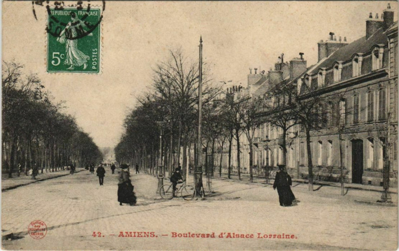 Carte postale ancienne Amiens Boulevard d'Alsace-Lorraine à Amiens