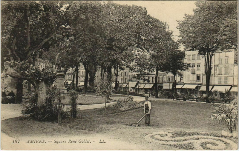 Carte postale ancienne Amiens Square René Goblet à Amiens