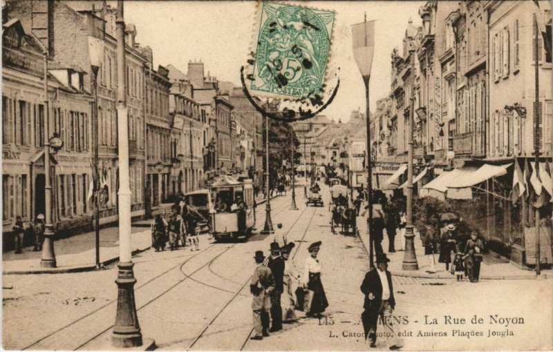 Carte postale ancienne Amiens Rue de Noyon Tramway à Amiens