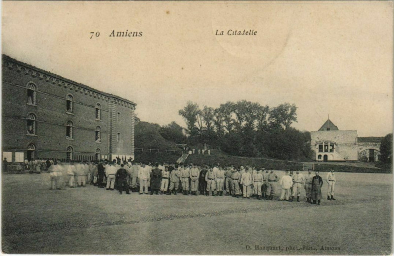 Carte postale ancienne Amiens La Citadelle à Amiens
