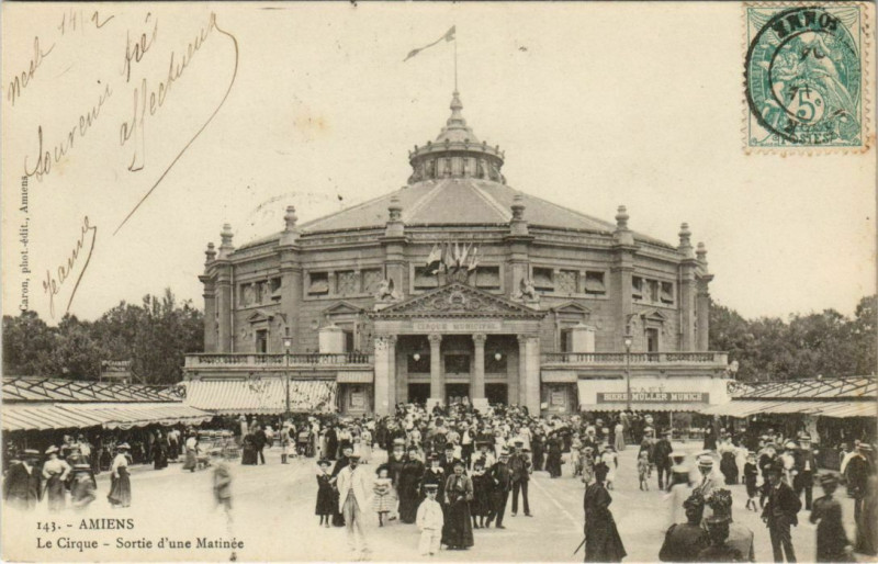 Carte postale ancienne Amiens Le Cirque Sorte d'une matinée à Amiens