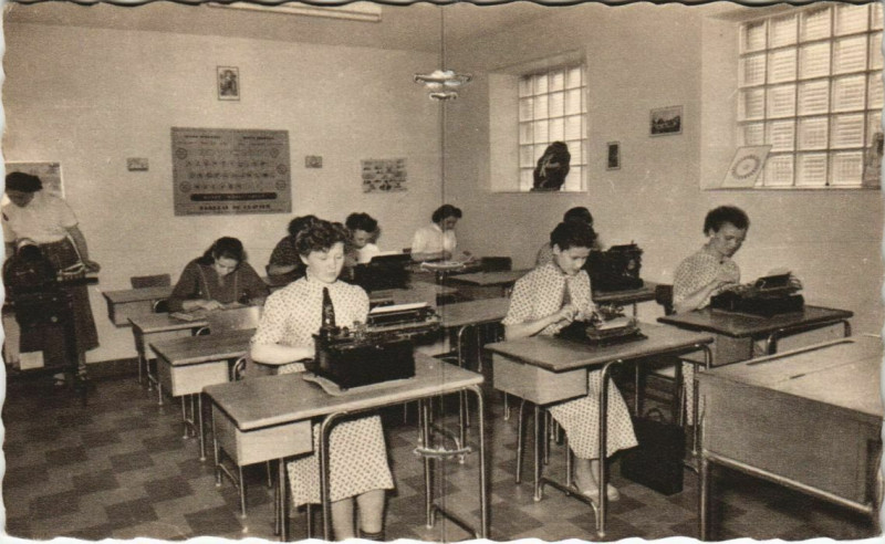 Carte postale ancienne Bon Pasteur Amiens Sténo-dactylo à Amiens