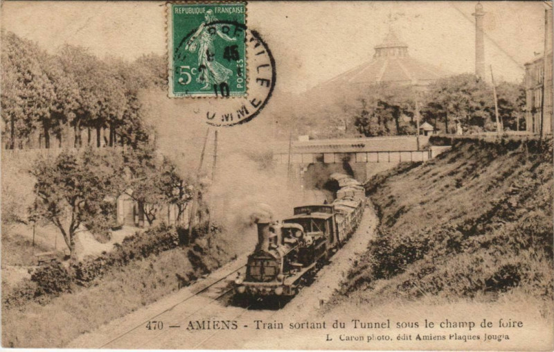 Carte postale ancienne Amiens Train sortant du Tnnel à Amiens