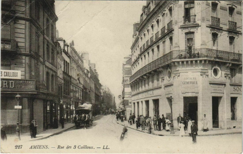 Carte postale ancienne Amiens Rue des Trois Cailloux à Amiens
