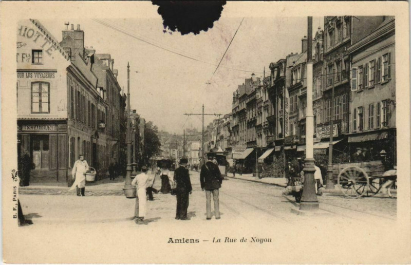 Carte postale ancienne Amiens Rue de Noyon à Amiens
