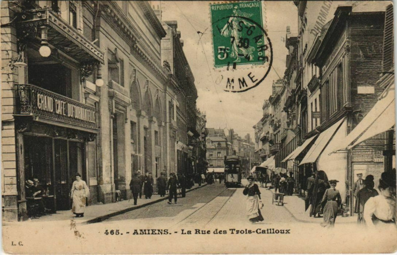 Carte postale ancienne Amiens Rue des Trois Cailloux à Amiens