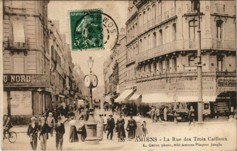 Carte postale ancienne Amiens Rue des Trois Cailloux à Amiens