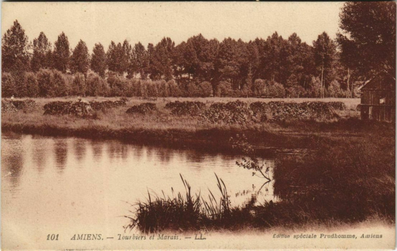 Carte postale ancienne Amiens Tourbiers et Marais à Amiens