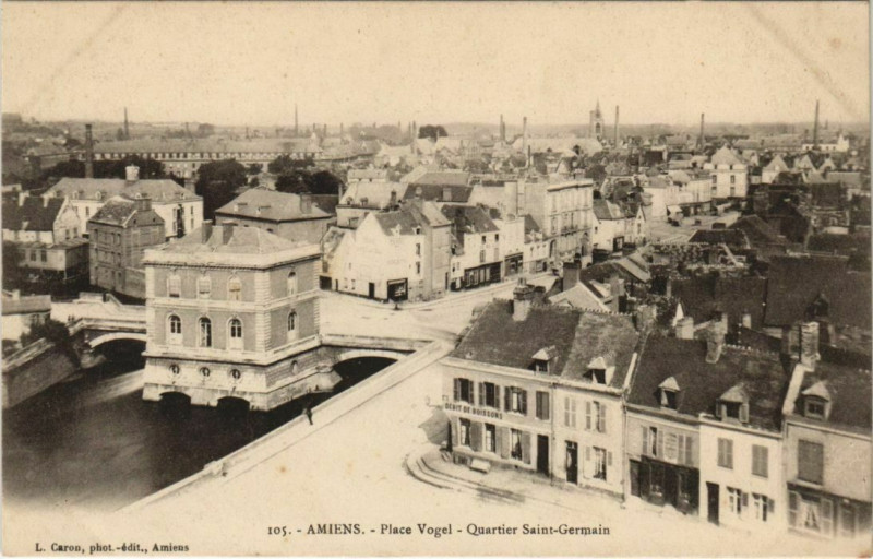 Carte postale ancienne Amiens Place Vogel Quartier Saint-Germain à Amiens