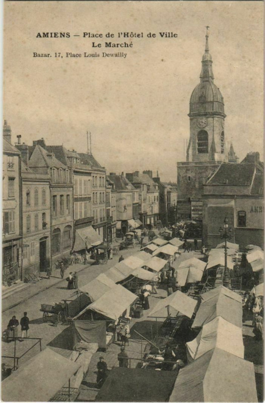 Carte postale ancienne Amiens Place de l'Hotel de Ville Le Marché à Amiens