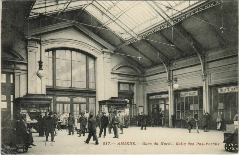 Carte postale ancienne Amiens Gare du Nord Salle des Pas-pedus à Amiens