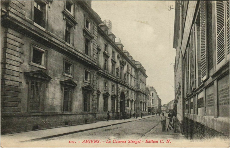 Carte postale ancienne Amiens Caserne Stengel à Amiens