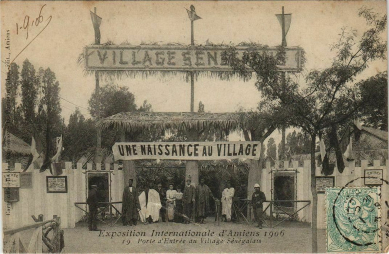Carte postale ancienne Expo 1906 Amiens Porte d'Entrée du Village Sénégalais à Amiens