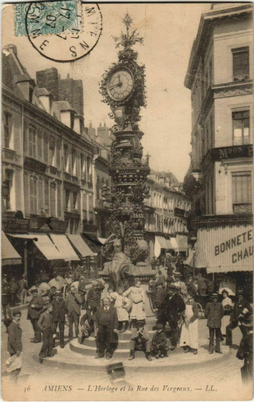 Carte postale ancienne Amiens Horloge Rue des Vergeaux à Amiens