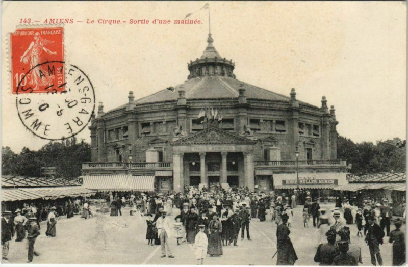 Carte postale ancienne Amiens Le Cirque Sorte d'une matinée à Amiens