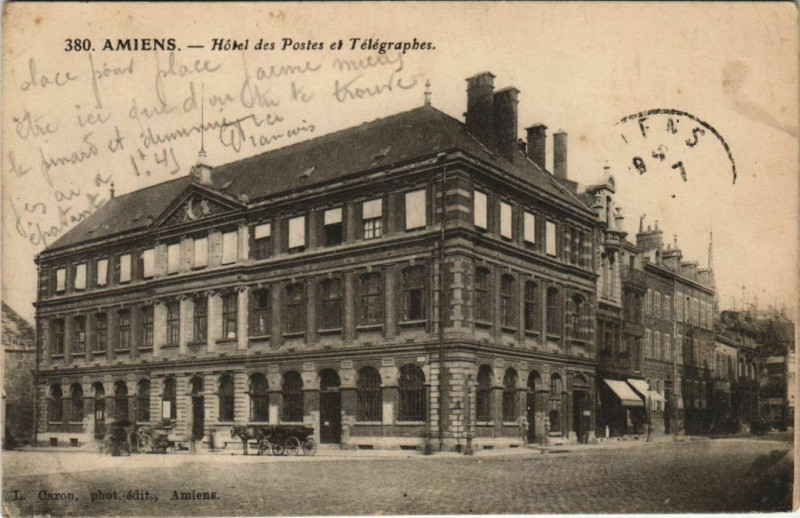 Carte postale ancienne Amiens Hotel des Postes à Amiens