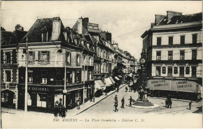 Carte postale ancienne Amiens Place Gambetta à Amiens