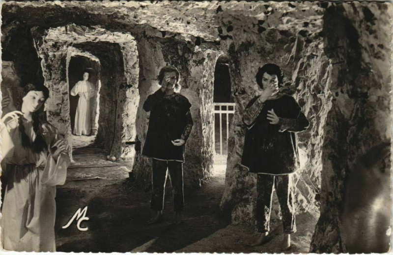 Carte postale ancienne Naours Cité souterraine Chapelle à Naours