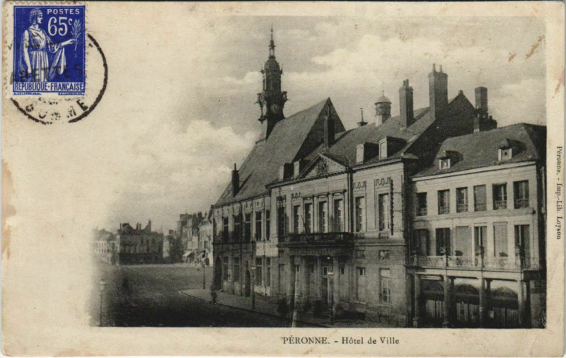 Carte postale ancienne Peronne Hotel de Ville à Péronne