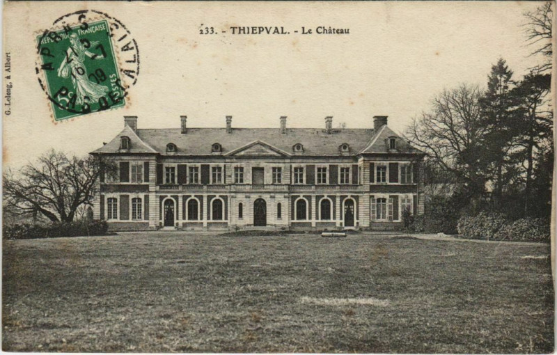 Carte postale ancienne Thiepval Le Chateau à Thiepval