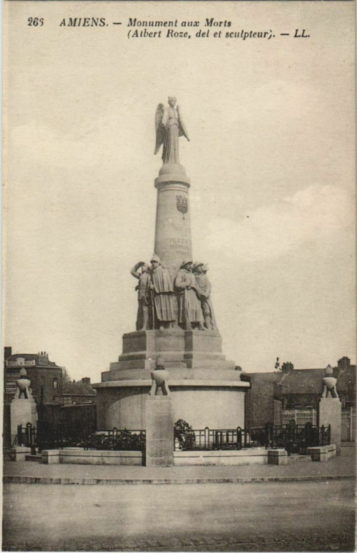 Carte postale ancienne Amiens Monument aux Morts à Amiens