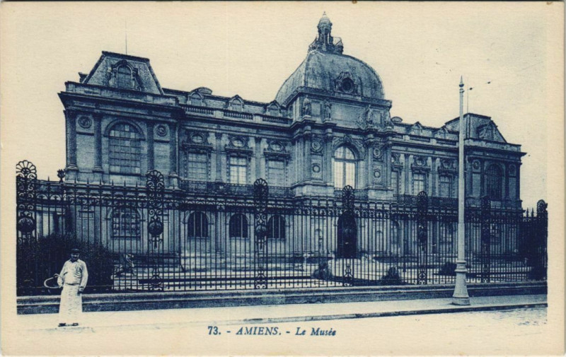 Carte postale ancienne Amiens Le Musée à Amiens