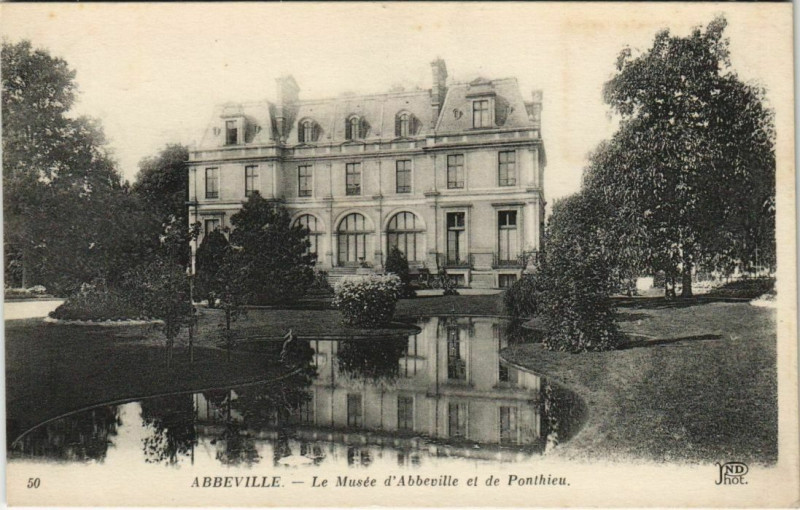 Carte postale ancienne Abbeville Musée d'Abbeville et de Ponthieu à Abbeville