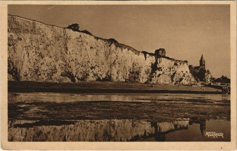 Carte postale ancienne Mers-les-Bains Les Falaises à Mers-les-Bains