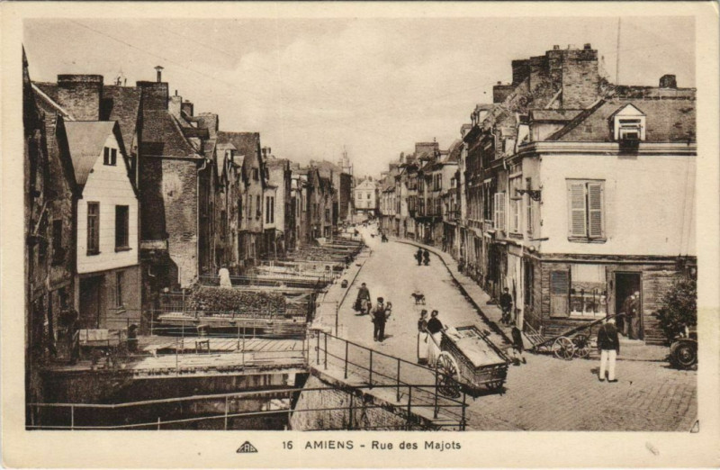 Carte postale ancienne Amiens Rue des Majots à Amiens
