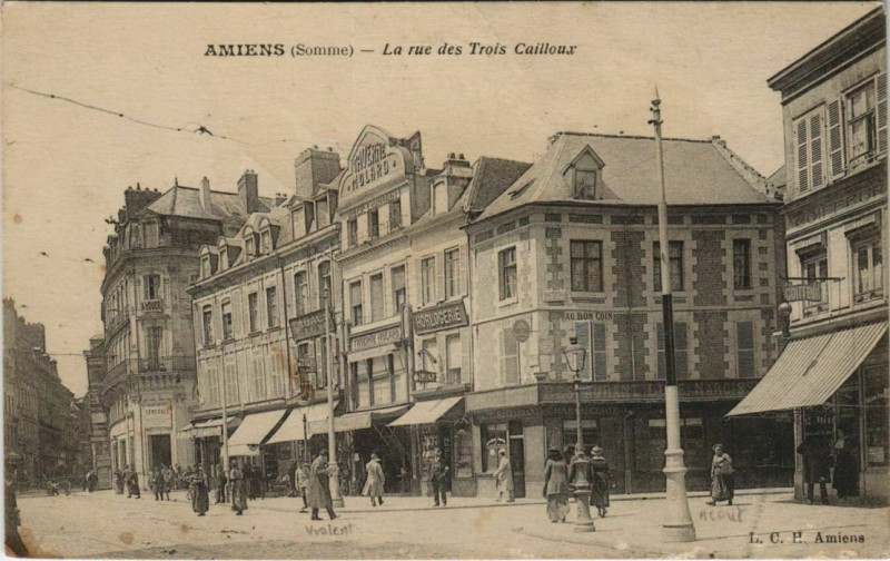 Carte postale ancienne Amiens Rue des Trois Cailloux à Amiens