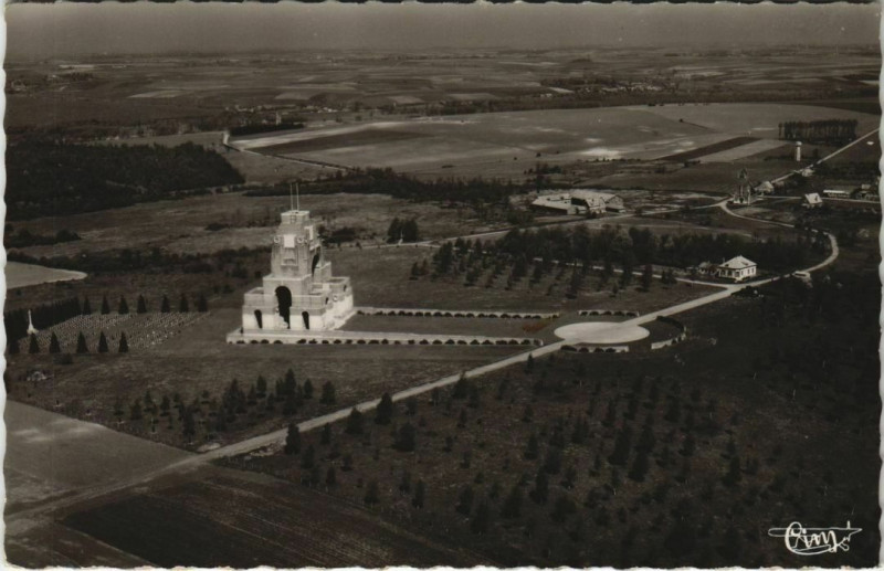 Carte postale ancienne Thiepval Monument anglais à Thiepval