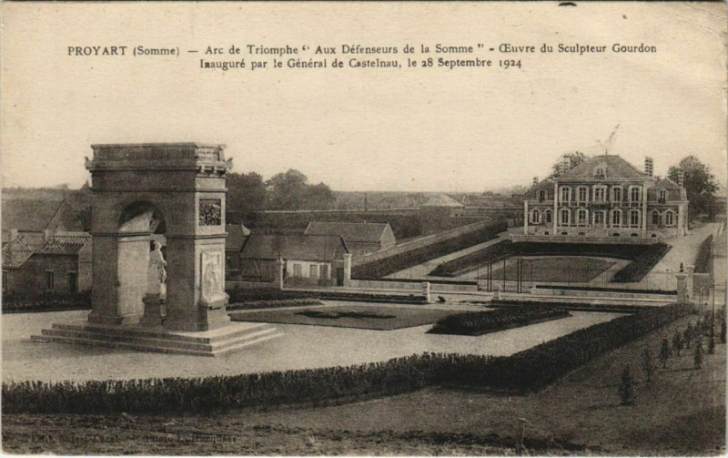 Carte postale ancienne Proyart Arc de Triomphe à Proyart