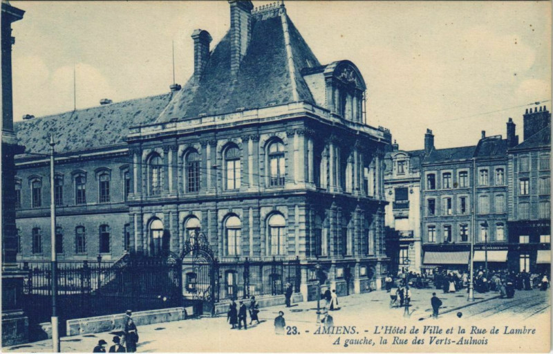 Carte postale ancienne Amiens Hotel de Ville Rue de Lambre à Amiens
