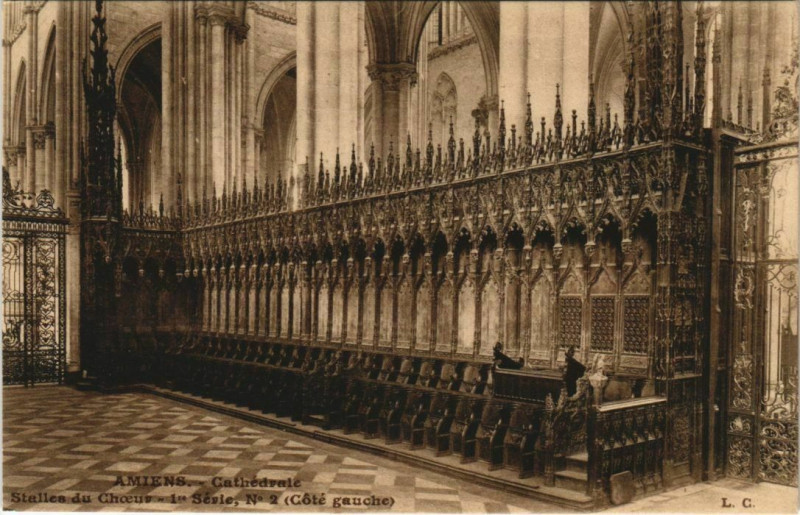 Carte postale ancienne La Cathédrale Amiens Stalles du Choeur à Amiens